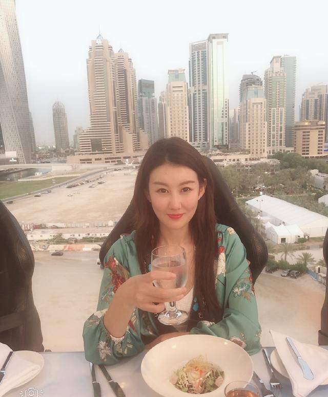 馮清個(gè)人生活照，探索真實(shí)生活中的她，馮清個(gè)人生活照，揭秘真實(shí)生活中的她