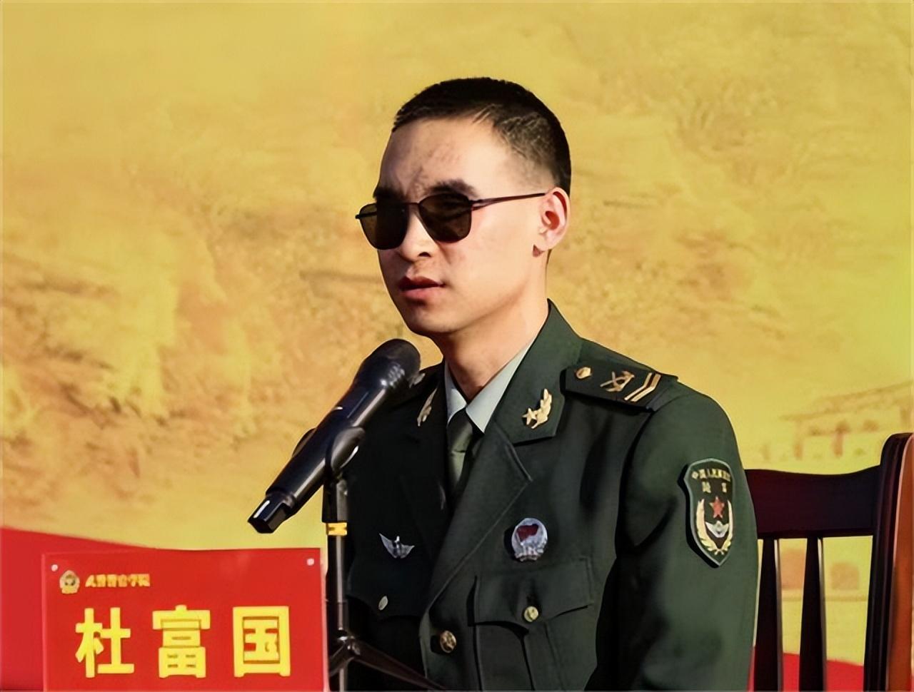 杜富國(guó)現(xiàn)在的軍銜與英雄本色，杜富國(guó)，英雄本色與軍銜的榮耀