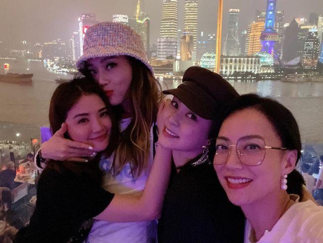 袁詠儀張智霖容祖兒齊聚綜藝節(jié)目，星光熠熠的娛樂盛宴，袁詠儀張智霖容祖兒綜藝節(jié)目齊聚，星光熠熠娛樂盛宴開啟
