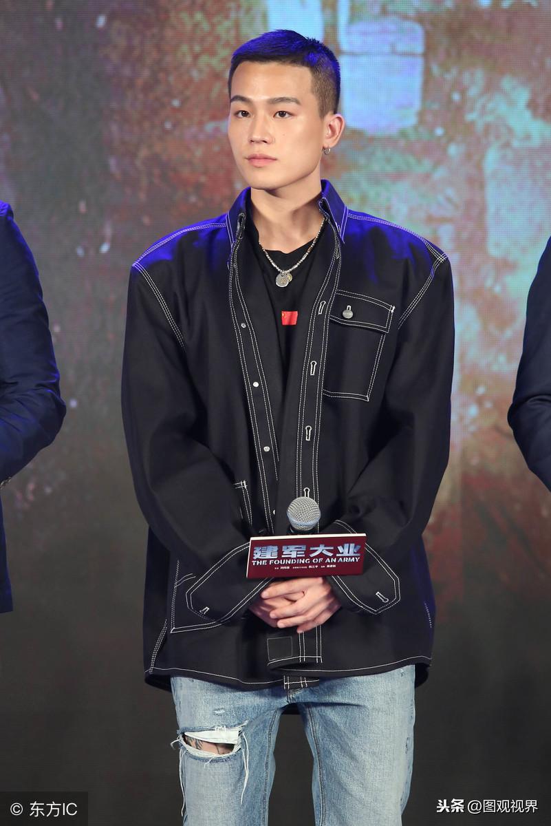 中國內(nèi)地男演員前100名，璀璨星光閃耀熒屏，中國內(nèi)地男演員璀璨群星榜TOP100，熒屏星光閃耀之路