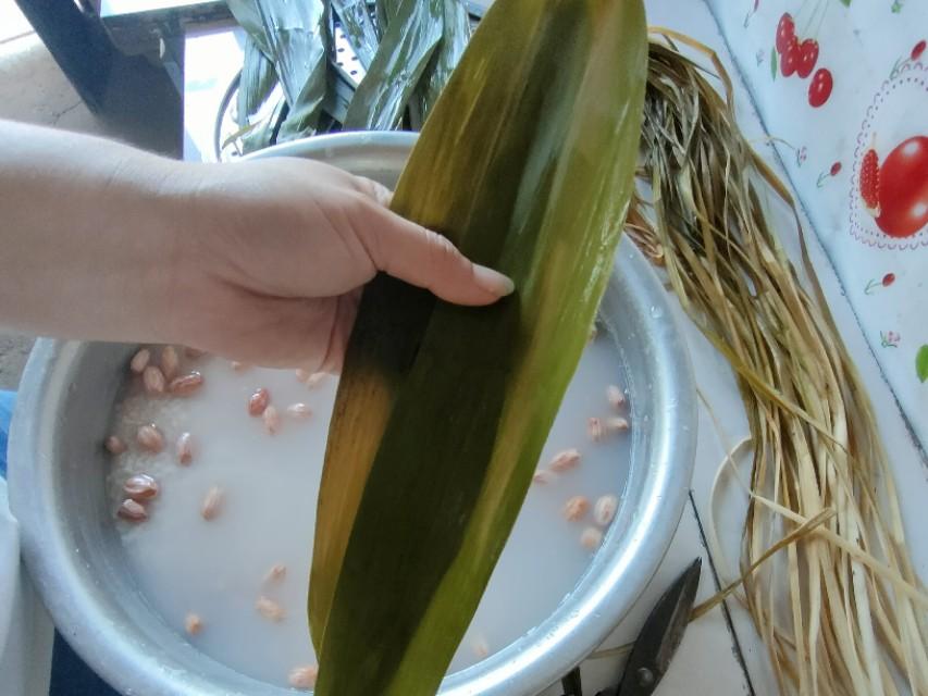 包粽子，傳統(tǒng)工藝的細(xì)致展現(xiàn)，包粽子，傳統(tǒng)工藝的細(xì)致演繹