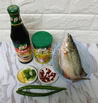 清蒸鱸魚，傳統(tǒng)美食的制作藝術(shù)，清蒸鱸魚，傳統(tǒng)美食制作的藝術(shù)探究