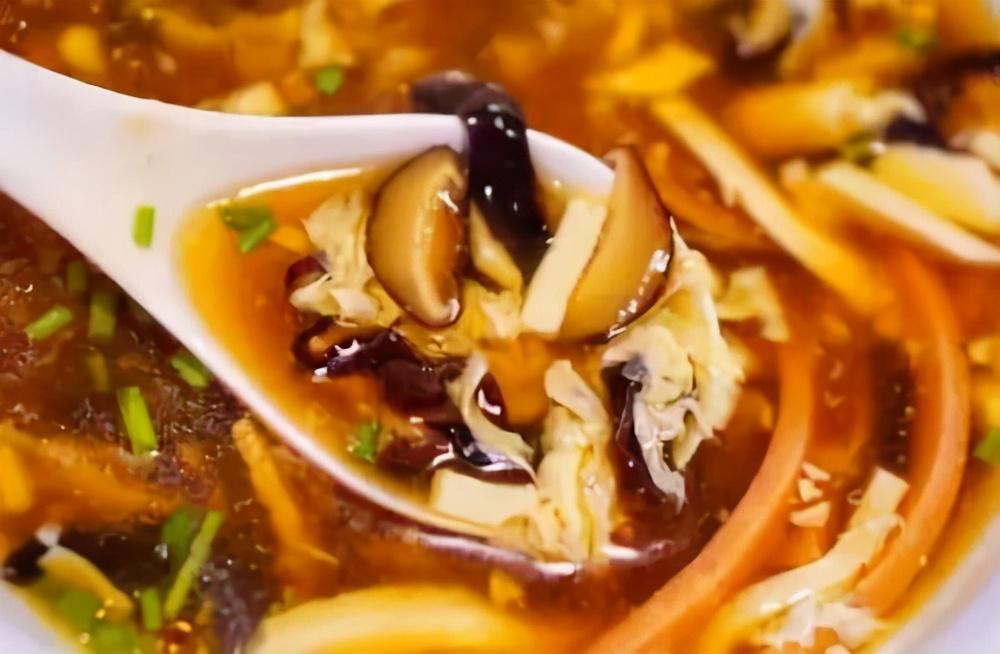 酸辣湯的正宗做法，傳統(tǒng)美味，家常必備，家常必備，正宗酸辣湯傳統(tǒng)美味做法指南