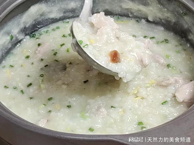 正宗皮蛋瘦肉粥的做法，傳統(tǒng)美味粥品的完美呈現(xiàn)，正宗皮蛋瘦肉粥制作教程，傳統(tǒng)美味粥品的絕佳呈現(xiàn)