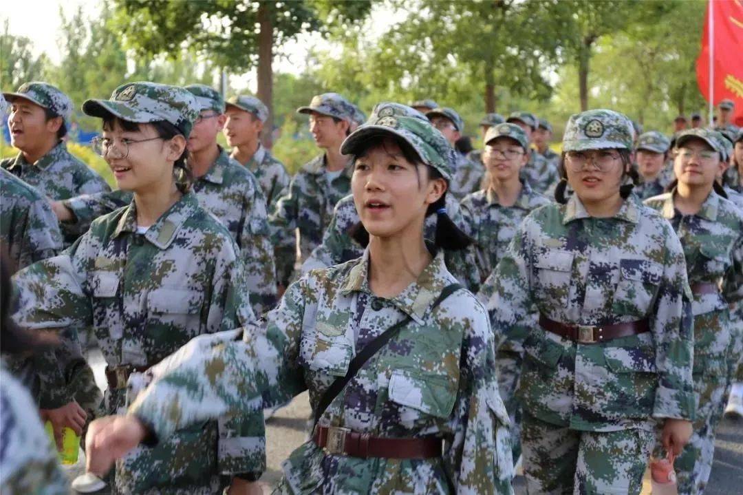 軍訓(xùn)，錘煉意志，鑄就未來，軍訓(xùn)，錘煉意志，塑造未來領(lǐng)軍人才