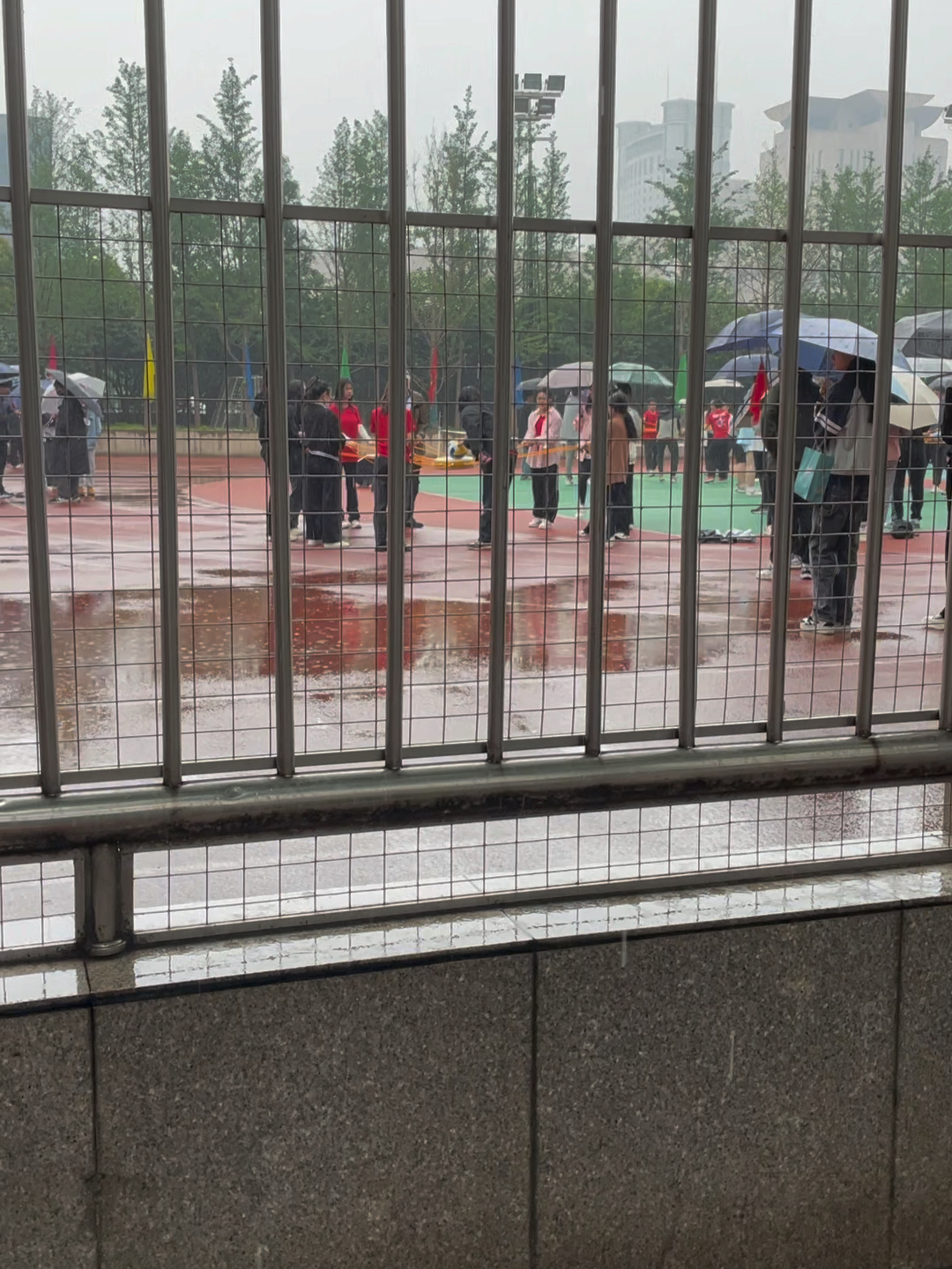 超級凌亂的校園運動會，彈窗中的熱血青春，超級凌亂校園運動會，熱血青春的彈窗時刻