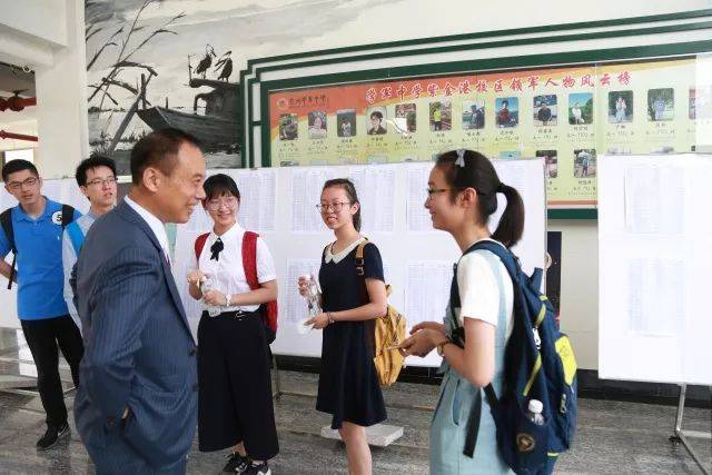 香港必中一組三中三，探索與預測的魅力，香港必中一組三中三，探索預測魅力與揭秘成功秘訣