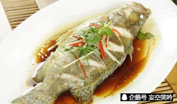 清蒸魚，傳統(tǒng)美食的制作藝術(shù)，清蒸魚，傳統(tǒng)美食制作藝術(shù)的魅力展現(xiàn)