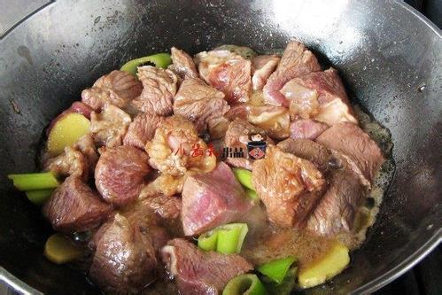 燉牛肉的做法，傳統(tǒng)美味與現(xiàn)代烹飪技巧的結(jié)合，傳統(tǒng)燉牛肉與現(xiàn)代烹飪技巧，美味結(jié)合的燉制之道