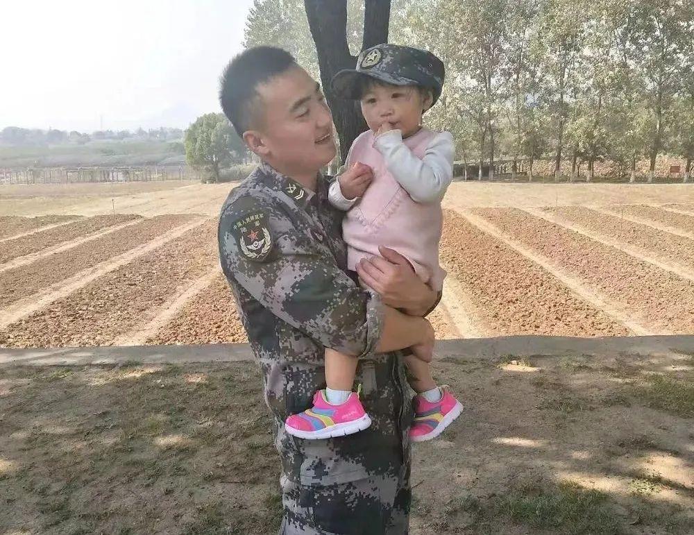 三軍儀仗隊(duì)中的卓越戰(zhàn)士——張自軒，三軍儀仗隊(duì)中的杰出戰(zhàn)士張自軒風(fēng)采展露