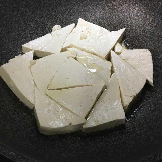 花蛤豆腐湯，一道家常美食的做法，花蛤豆腐湯，家常美食制作指南