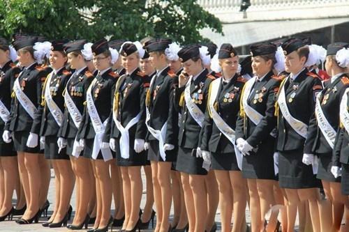 世界各國女兵照片，展現(xiàn)女性力量與榮耀的瞬間，全球女兵瞬間，展現(xiàn)女性力量與榮耀的照片集錦