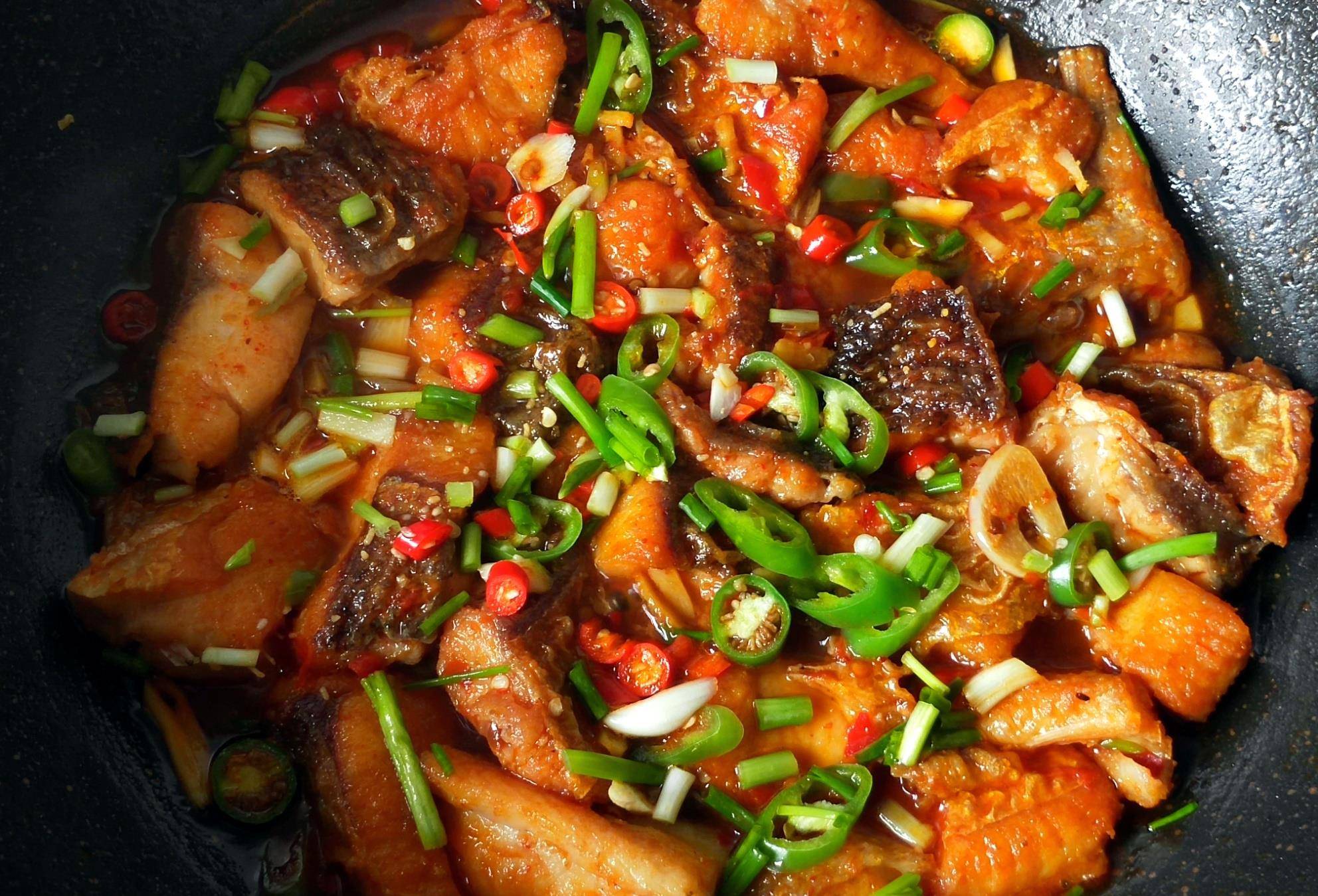 家常紅燒魚塊，一道美味佳肴的制作與分享，家常紅燒魚塊，美味佳肴的制作分享攻略