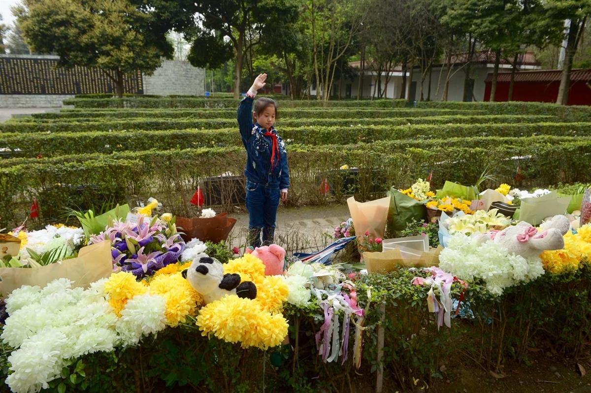 戰(zhàn)斗機(jī)女飛行員余旭圖片，英勇與美麗的象征，戰(zhàn)斗機(jī)女飛行員余旭圖片，英勇與美麗的典范