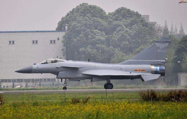 殲-10B戰(zhàn)斗機(jī)，空中巨龍的嶄新面貌，殲-10B戰(zhàn)斗機(jī)，空中巨龍的全新風(fēng)采