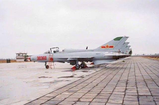 中國空軍中的殲-7與殲-8，現(xiàn)狀與發(fā)展展望，中國空軍殲-7與殲-8現(xiàn)狀與發(fā)展展望，未來趨勢(shì)解析
