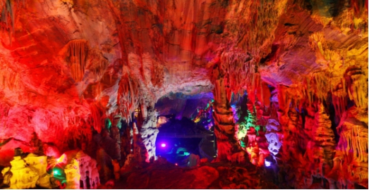 月亮洞景區(qū)，自然之美的圖片展現(xiàn)，月亮洞景區(qū)，自然之美的絕佳展現(xiàn)
