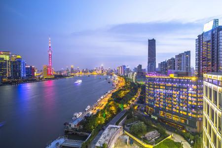 上海，這座繁華的國際大都市，以其獨(dú)特的魅力吸引著無數(shù)游客。在這里，你可以感受到歷史與現(xiàn)代交織的魅力，也可以體驗(yàn)到各種精彩紛呈的娛樂活動(dòng)。接下來，就讓我們一起探索上海的好玩之處。，「玩轉(zhuǎn)上海，歷史與現(xiàn)代交織的繁華之旅」