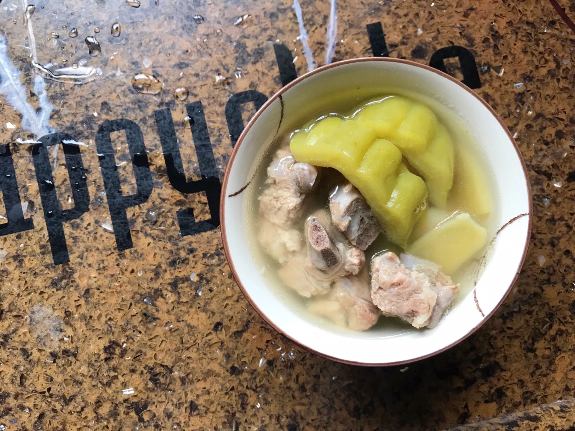 家常美味排骨湯的做法，家常美味排骨湯烹飪指南