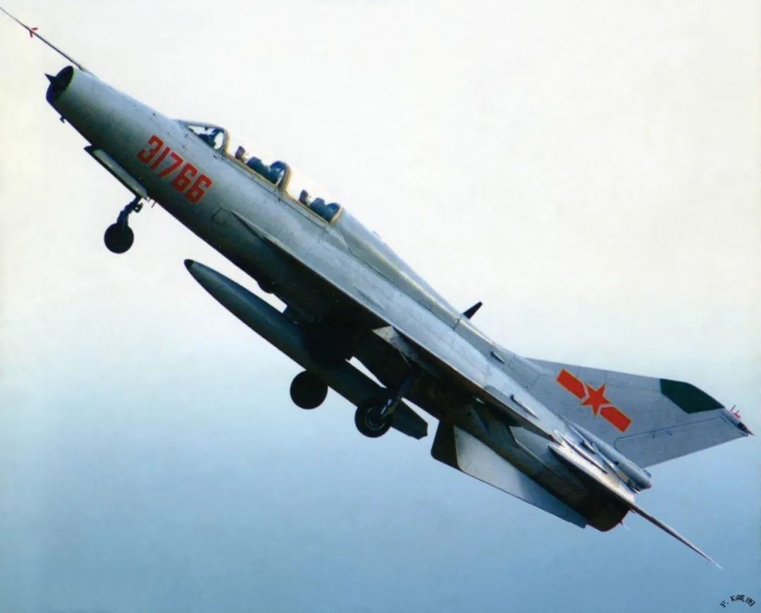 戰(zhàn)隊列兵運殲中機，新時代下的軍事變革與挑戰(zhàn)，新時代軍事變革下的戰(zhàn)機運輸挑戰(zhàn)，列兵駕馭殲擊機運輸任務(wù)探索