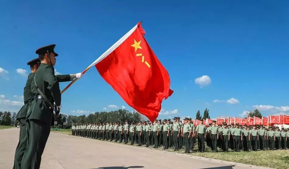 關(guān)于我國(guó)軍隊(duì)裝備現(xiàn)狀及其對(duì)國(guó)家發(fā)展的重要性分析，我國(guó)軍隊(duì)裝備現(xiàn)狀及其對(duì)國(guó)家安全與發(fā)展的戰(zhàn)略意義分析