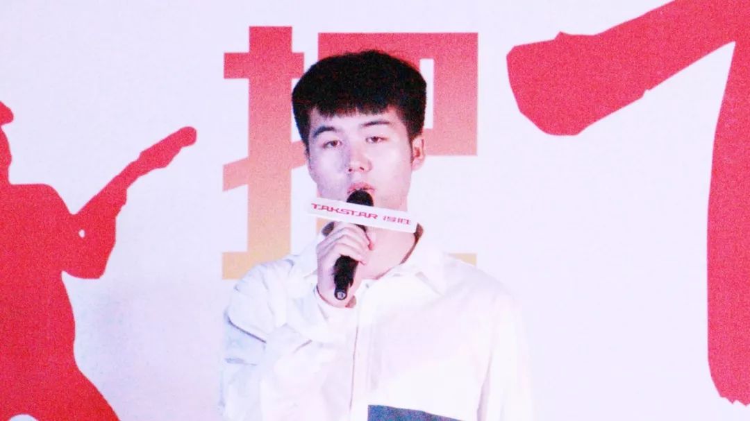 鄭航斯武，在錄中的卓越之旅，鄭航斯武，卓越之旅的啟程