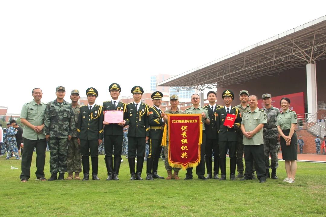 致敬英雄，緬懷最系南軍魂，祝導(dǎo)軍搜最勇士有犧牲精神，致敬英雄，緬懷南軍勇士之魂，犧牲精神永存心間