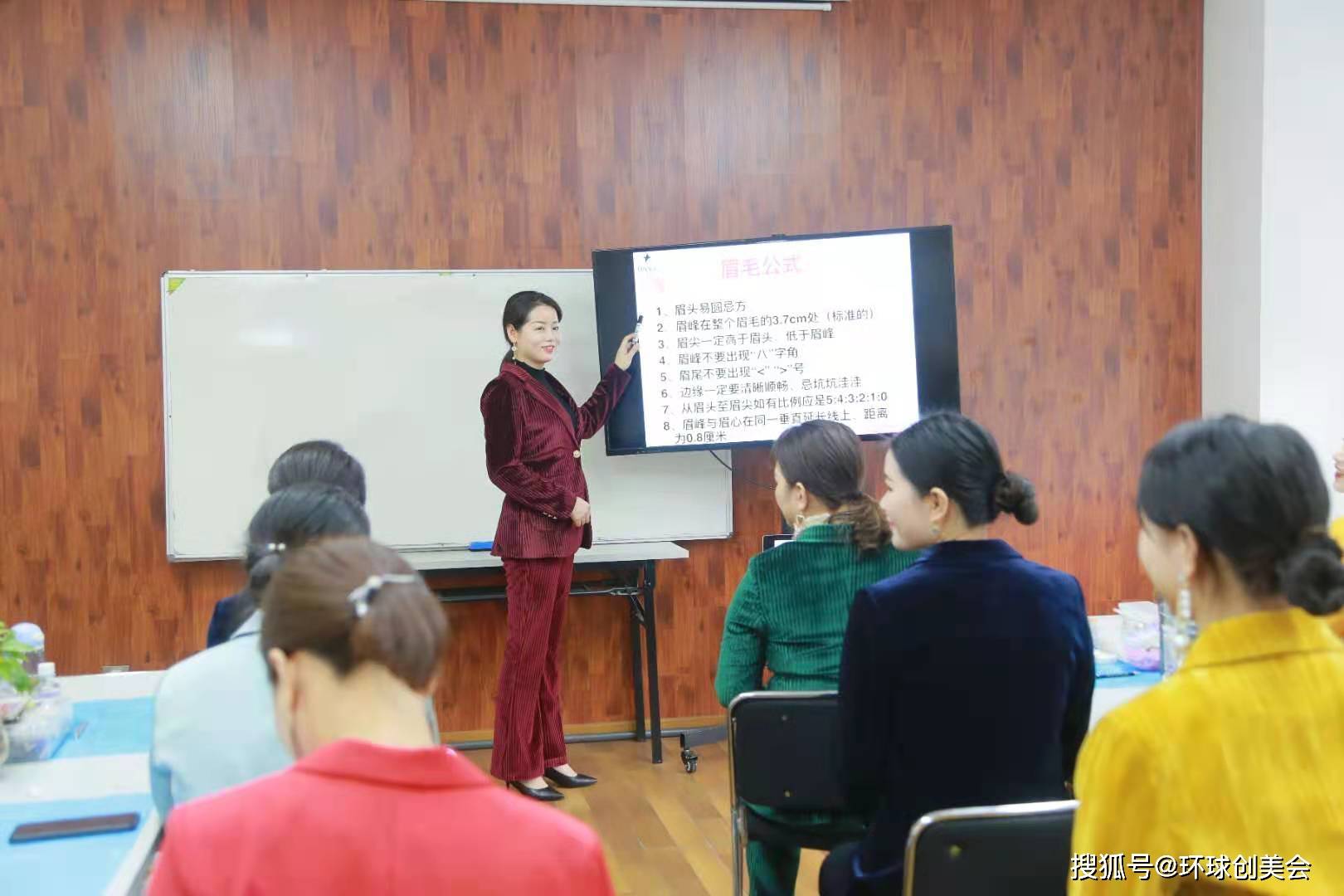 代女道跡名白了——探尋女性力量的覺醒與崛起，女性力量的覺醒與崛起，代女道跡名白之路