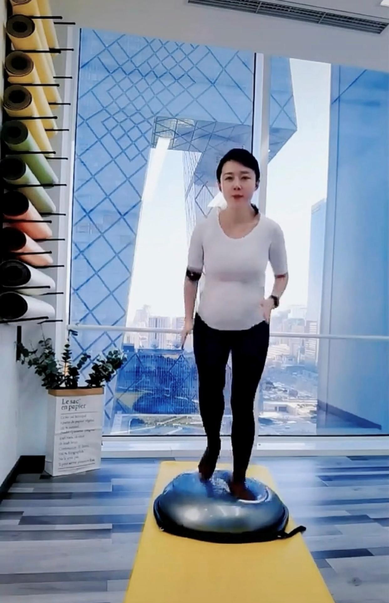 瑜伽球的玩法視頻教程，從入門到進(jìn)階，瑜伽球玩法教程，從入門到進(jìn)階實戰(zhàn)指南