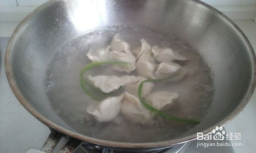 三鮮韭菜餡蒸餃，傳統(tǒng)美食的魅力與制作方法，傳統(tǒng)美食的魅力，三鮮韭菜餡蒸餃的制作方法