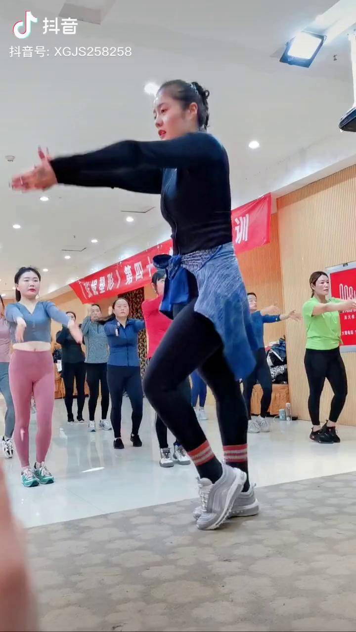 抖音最火的減肥舞，燃燒你的卡路里，抖音最火減肥舞，燃燒卡路里，瘦身必備舞步