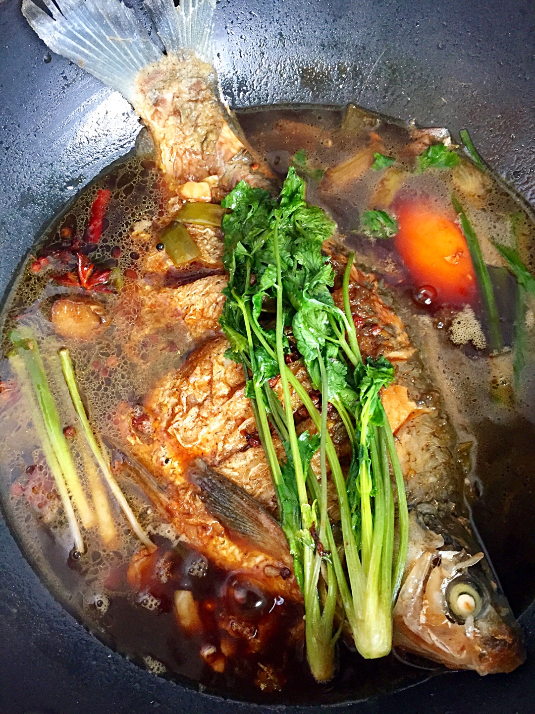 紅燒魚，經(jīng)典菜肴的制作方法與步驟，紅燒魚，經(jīng)典菜肴制作詳解