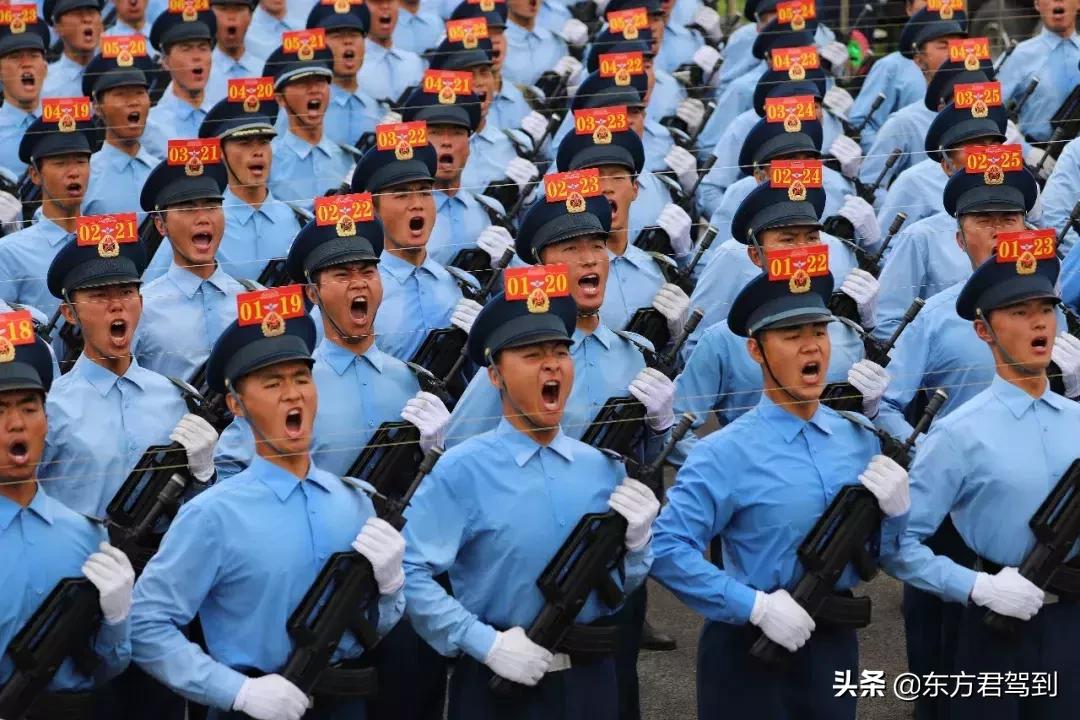 國慶大閱兵2019觀后感，榮耀與力量的展現(xiàn)，國慶大閱兵2019，榮耀與力量的震撼展現(xiàn)