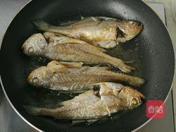 烹飪小黃花魚的藝術(shù)，一道美味的海洋佳肴，烹飪小黃花魚的藝術(shù)，海洋佳肴的誘惑之道