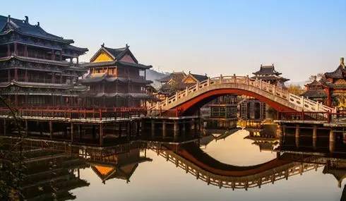 橫店影視城，探尋中國(guó)影視之都的熱門旅游景點(diǎn)，橫店影視城，探尋中國(guó)影視之都的必游景點(diǎn)