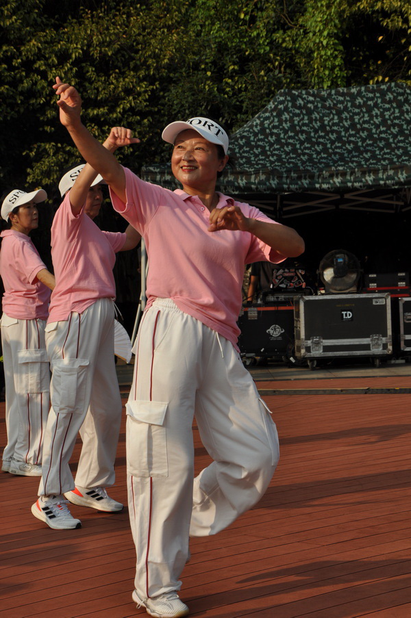 中老年廣場(chǎng)舞，舞動(dòng)人生的獨(dú)特樂(lè)章，中老年廣場(chǎng)舞，舞動(dòng)人生的獨(dú)特魅力