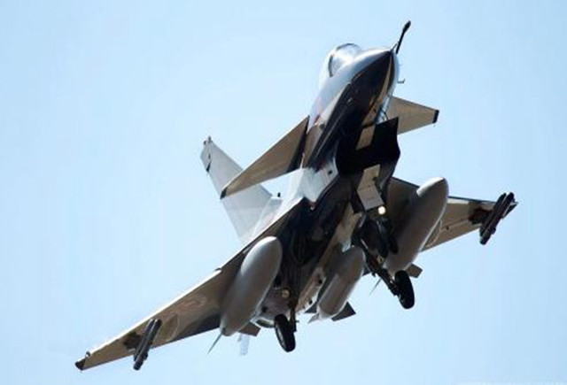 殲-10戰(zhàn)斗機(jī)，先進(jìn)的布局設(shè)計引領(lǐng)空中力量新篇章，殲-10戰(zhàn)斗機(jī)，引領(lǐng)空中力量新篇章的布局設(shè)計