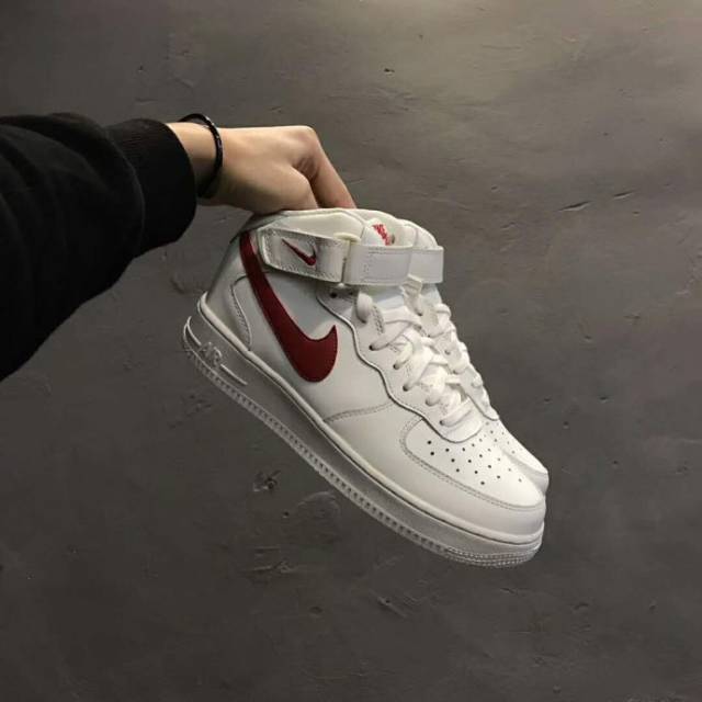 AJ1空軍一號，時尚與經(jīng)典的完美結(jié)合，AJ1空軍一號，時尚與經(jīng)典的完美交融