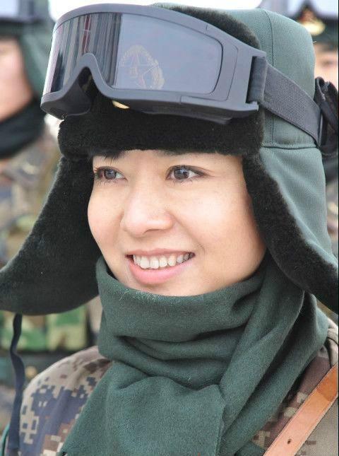 軍事頻道主持人丁麗的獨特魅力與影響力，丁麗，軍事頻道主持人的獨特魅力與廣泛影響力