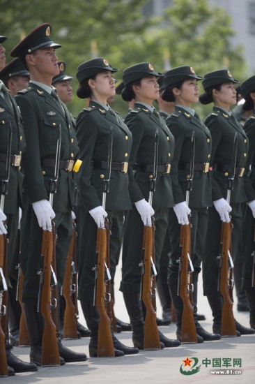 解放軍女士兵圖片大全，展現(xiàn)巾幗英雄的風采，解放軍女士兵風采，巾幗英雄圖片大全