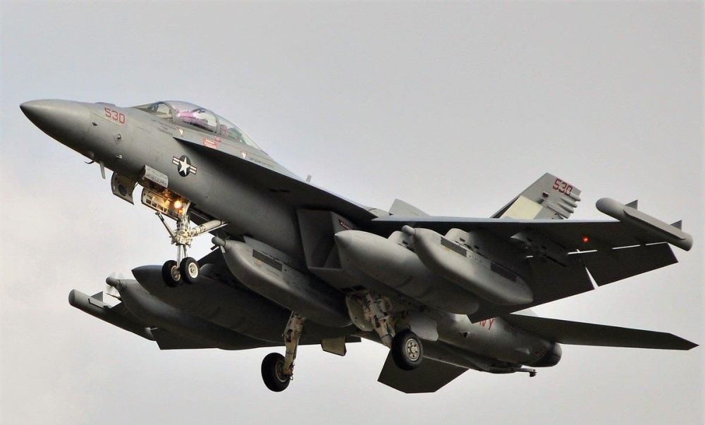 殲-16D電子戰(zhàn)飛機(jī)的強(qiáng)大實(shí)力與獨(dú)特優(yōu)勢，殲-16D電子戰(zhàn)飛機(jī)的強(qiáng)勢表現(xiàn)與獨(dú)特優(yōu)勢解析
