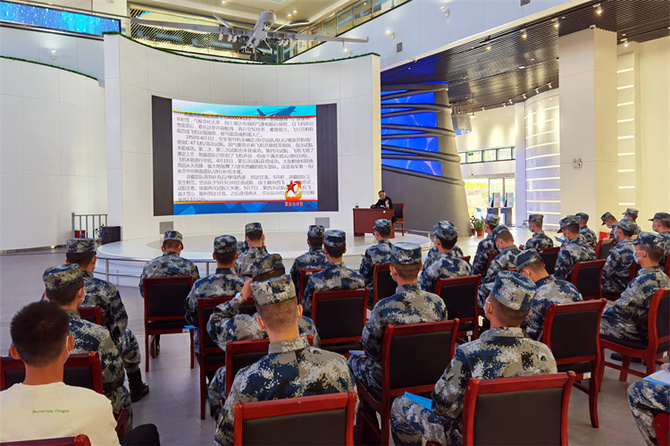 軍事專家最新講座視頻，深度解析現(xiàn)代軍事戰(zhàn)略與裝備發(fā)展，軍事專家深度解析現(xiàn)代軍事戰(zhàn)略與裝備發(fā)展講座視頻公開播出