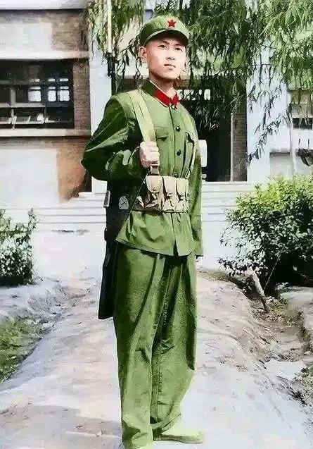 老軍服圖片，歷史的印記與時(shí)代的記憶，老軍服圖片，歷史的印記與時(shí)代記憶