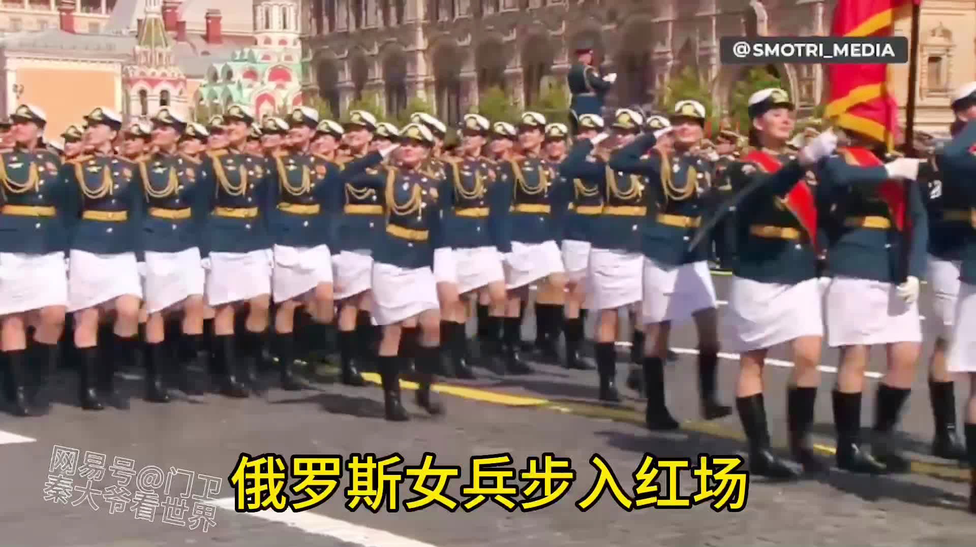 英姿颯爽的女兵方隊(duì)，堅(jiān)韌與柔美的完美融合，英姿颯爽女兵方隊(duì)，堅(jiān)韌與柔美的和諧交融