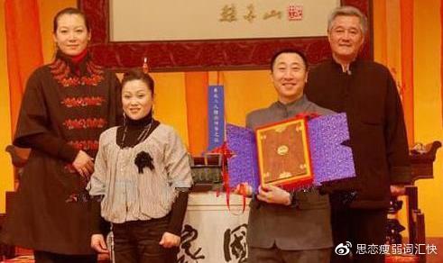 揭秘徐筠的老公張小光的真實(shí)面貌——一張珍貴的照片背后的故事，徐筠老公張小光真實(shí)面貌揭秘，珍貴照片背后的故事