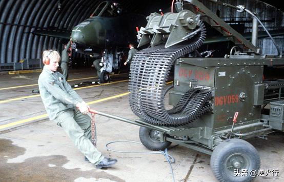 揭秘A-10攻擊機(jī)炮彈，戰(zhàn)爭中的空中霸主，揭秘A-10攻擊機(jī)炮彈，戰(zhàn)爭中的空中霸主霸主地位揭秘