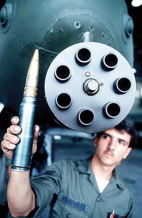 揭秘A-10攻擊機的頑強耐打能力，A-10攻擊機的頑強耐打能力揭秘