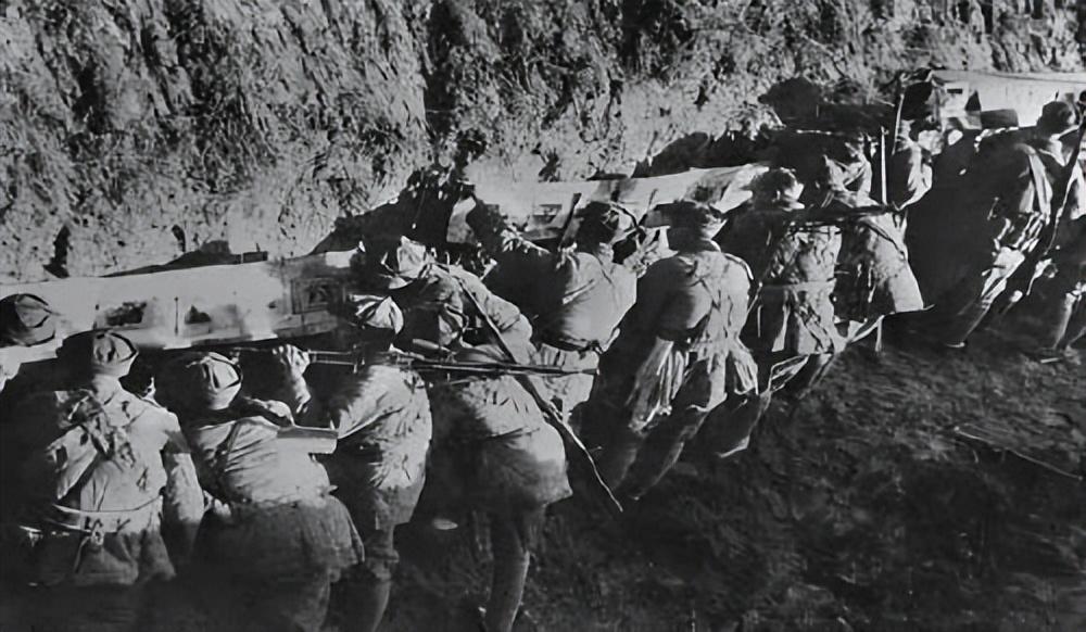 解放軍帽子上的五角星，象征與榮耀，解放軍五角星帽徽，象征意義與榮耀的體現(xiàn)