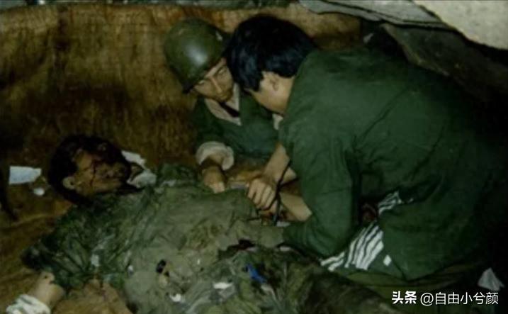 丁曉兵自割右臂背后的英勇故事與圖片，丁曉兵自割右臂背后的英勇事跡與圖片展示