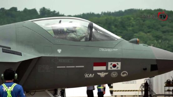 殲-10與KF-21，空中巨龍的對比與展望，殲-10與KF-21，空中巨龍的深度對比與未來展望